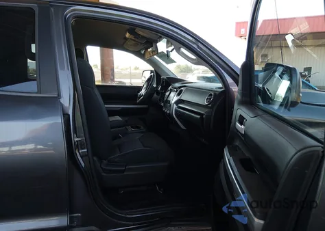 2017 Toyota Tundra Sr5 5.7L V8 z USA, uszkodzony, nr VIN 5TFRY5F10HX221145